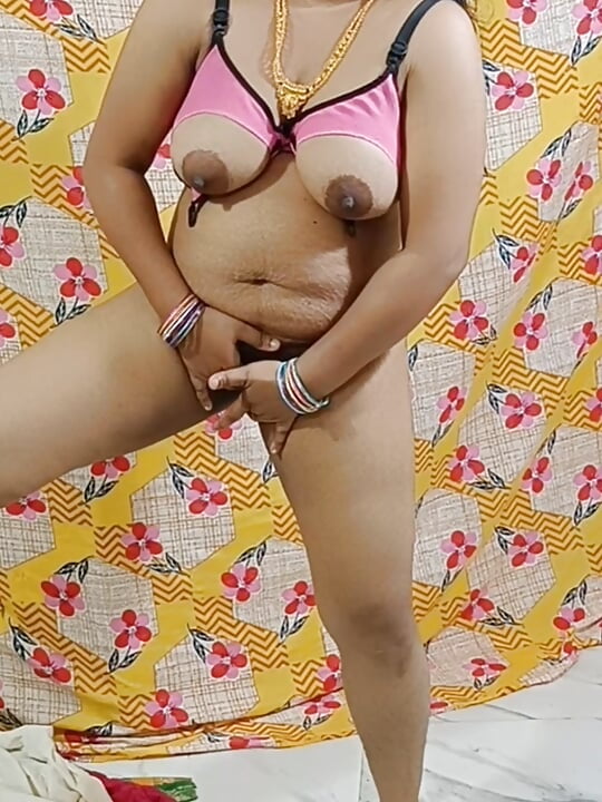 Aunty beautiful ass and boobs show