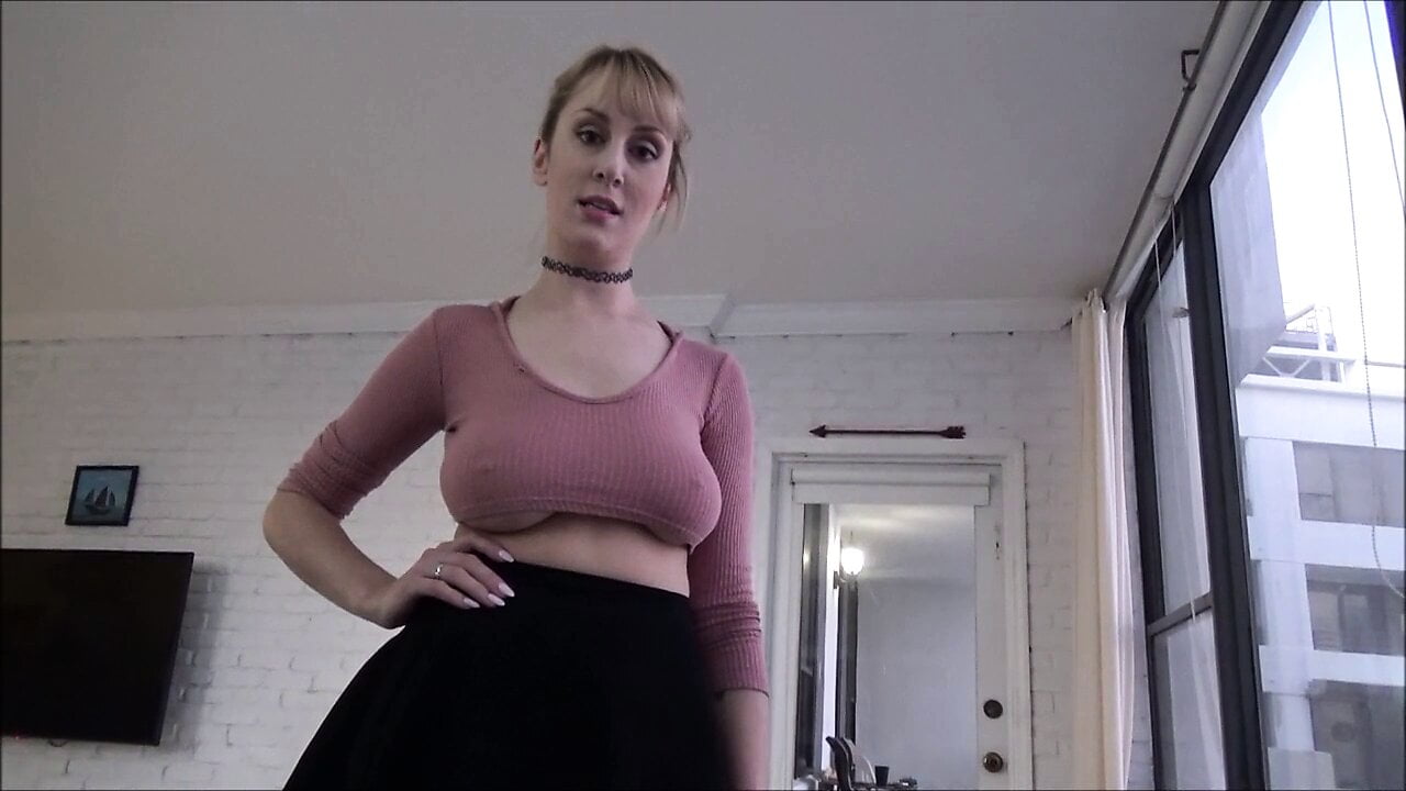 Babysitter aux gros seins en manque de bite Maxim Law