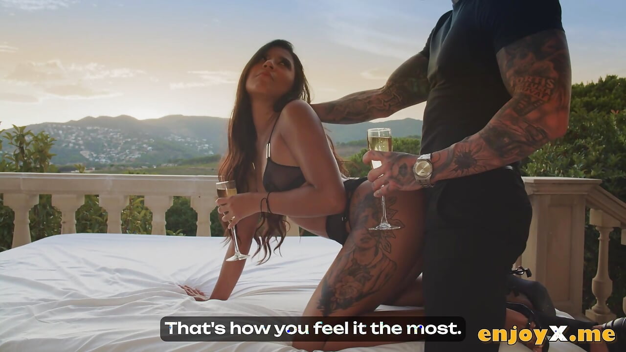 Horny babe Andrea Retali has a naughty bang session with a uber-sexy sunset backdrop. Incredible utter HD porn!