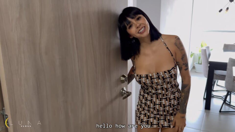 Une voisine excitée se fait baiser par son voisin pendant qu’il la filme en POV  Luna Vitaler & Danner Mendez