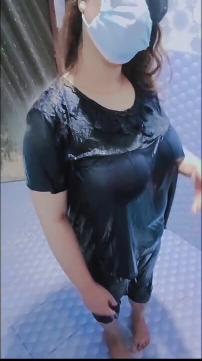 Horny sexydesisara love to show my body in hot shower