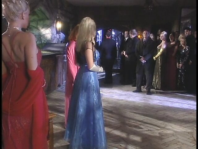 Un mec chanceux avec une énorme bite baise cette nana parfaite aux gros seins