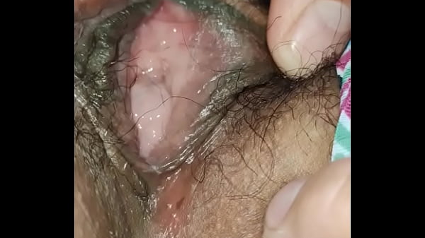 Me pide que le depile la Vagina peluda