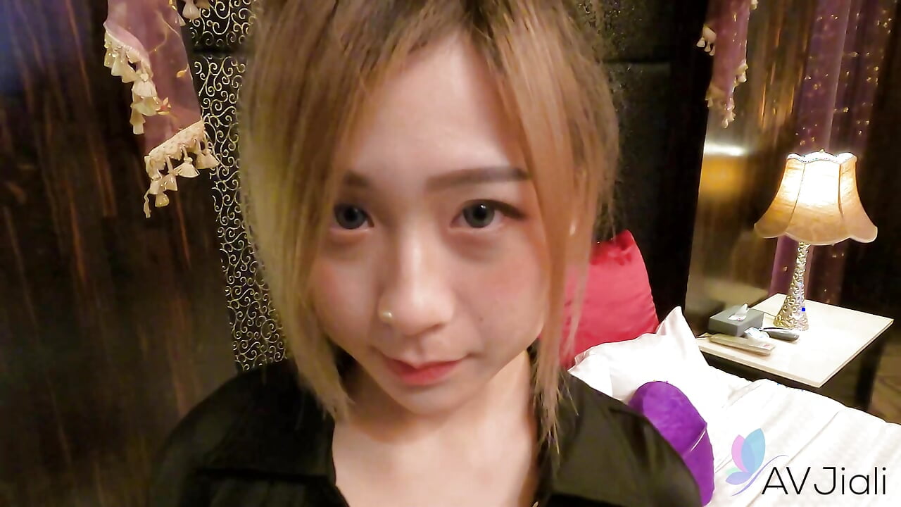 La fille chinoise sexy Lin Siyu a des relations sexuelles avec son petit ami dans une chambre d’hôtel