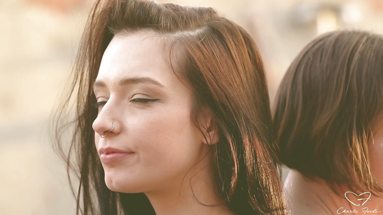 “Transexuelles et lesbiennes Sai Jaiden Lilith baise Eve et Ivy Rose “
