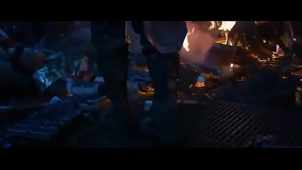 Thanos comendo a rodela dos vingadores: Vingadores Guerra infinita