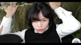 Mercredi Addams prend une énorme bite et éjacule avec Yhivi