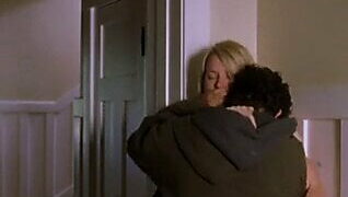 femme infidèle pendant que son mari est à l’étage